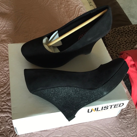 Unlisted (Kenneth Cole) Black Sparkle Wedges - Picture 2 of 5